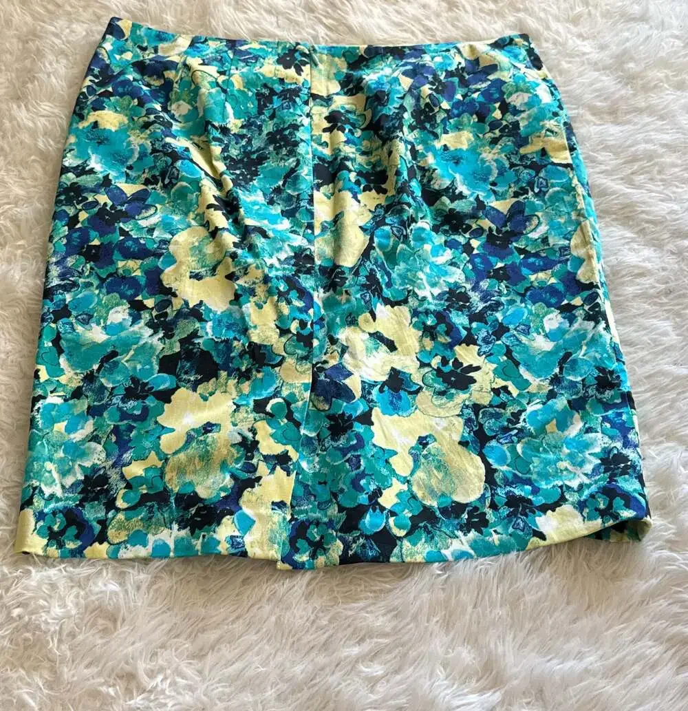 Ann Taylor Blue and Teal Floral Pencil Skirt 12 Petitie‎